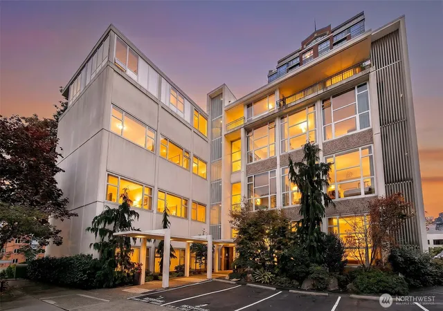 Photo 4 of Condo for sale at 1000 Union St #205, Seattle, WA 98101 | MLS# NWM2539843 | Listing updated on 2026-09-22