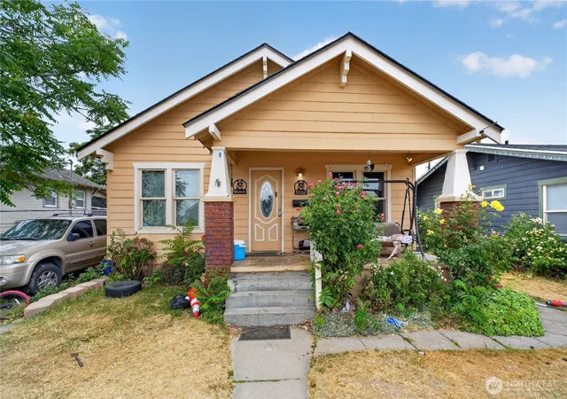 Photo 1 of Single family home for sale at 1002 Methow St, Wenatchee, WA 98801 | MLS# NWM2539847 | Listing updated on 2026-09-22