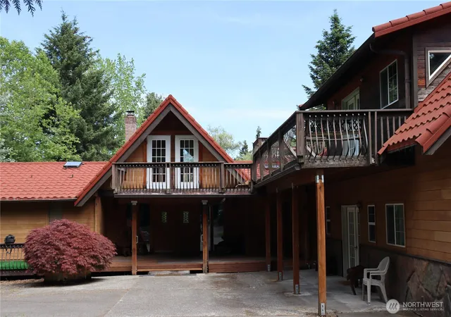 Photo 3 of Sale Pending at 7022 NE 170th Street, Kenmore, WA 98028 | MLS# NWM2539850 | Listing updated on 2026-10-01
