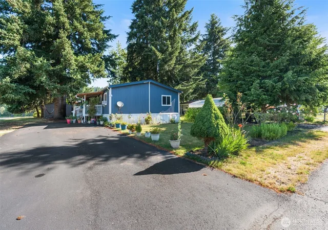 Photo 3 of Manufactured home for sale at 1024 Lincoln Ave E, Tenino, WA 98589 | MLS# NWM2539852 | Listing updated on 2026-09-22