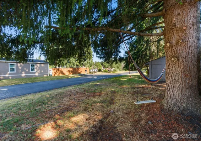 Photo 4 of Manufactured home for sale at 1024 Lincoln Ave E, Tenino, WA 98589 | MLS# NWM2539852 | Listing updated on 2026-09-22
