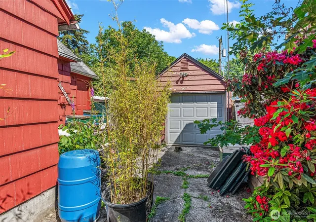 Photo 3 of Single family home for sale at 540 27th Avenue, Longview, WA 98632 | MLS# NWM2539862 | Listing updated on 2026-09-22