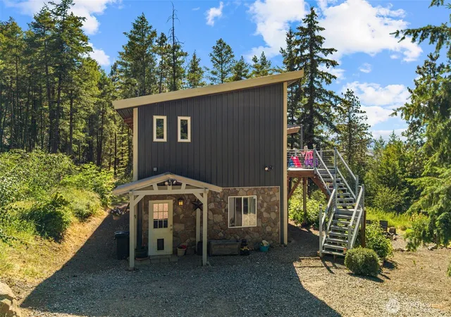 Photo 3 of Single family home for sale at 5579 Big Springs Ranch Rd, Wenatchee, WA 98801 | MLS# NWM2539896 | Listing updated on 2026-09-22