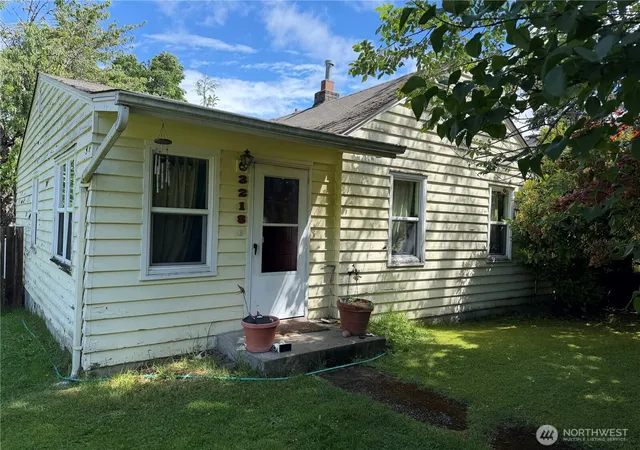 Photo 1 of Sale Pending at 3218 Ne 97th Street, Seattle, WA 98115 | MLS# NWM2539905 | Listing updated on 2026-09-19