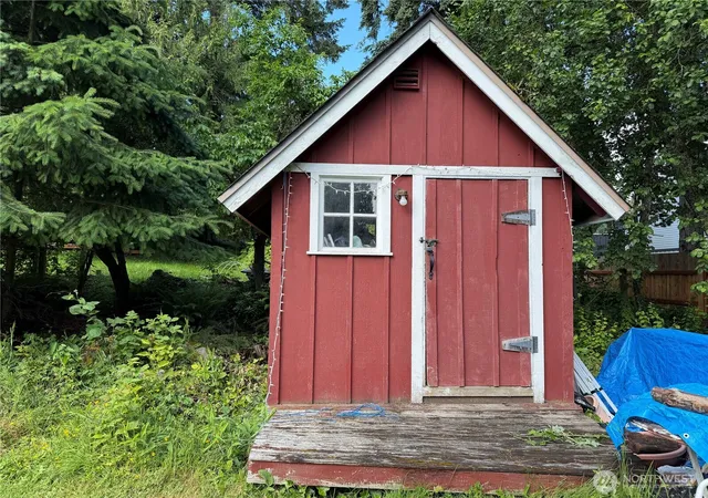 Photo 4 of Sale Pending at 3218 NE 97th Street, Seattle, WA 98115 | MLS# NWM2539905 | Listing updated on 2026-09-19