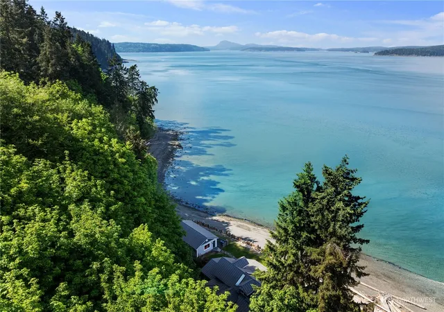Photo 3 of Single family home for sale at 3364 Bultman Ln, Oak Harbor, WA 98277 | MLS# NWM2539910 | Listing updated on 2026-09-22