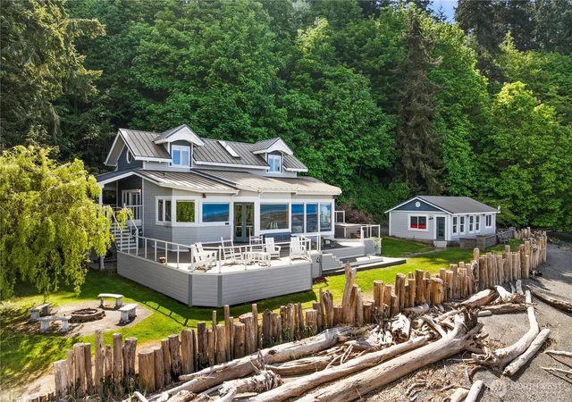 Photo 4 of Single family home for sale at 3364 Bultman Ln, Oak Harbor, WA 98277 | MLS# NWM2539910 | Listing updated on 2026-09-22