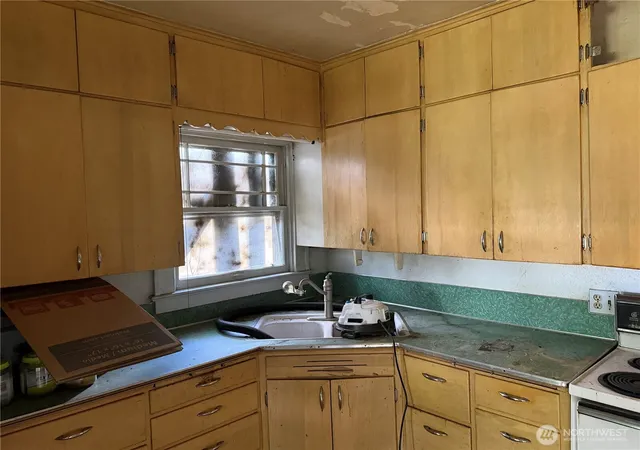 Photo 2 of Single family home for sale at 212 Ash St S, Omak, WA 98841 | MLS# NWM2539912 | Listing updated on 2026-09-22