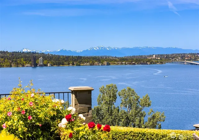 Photo 3 of Single family home for sale at 2409 Evergreen Point Rd, Medina, WA 98039 | MLS# NWM2539926 | Listing updated on 2026-09-29