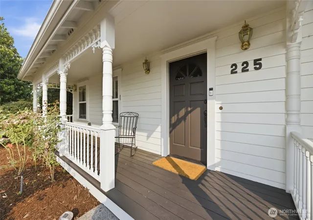 Photo 2 of Single family home for sale at 225 Mcelroy Pl, Puyallup, WA 98371 | MLS# NWM2539976 | Listing updated on 2026-09-24