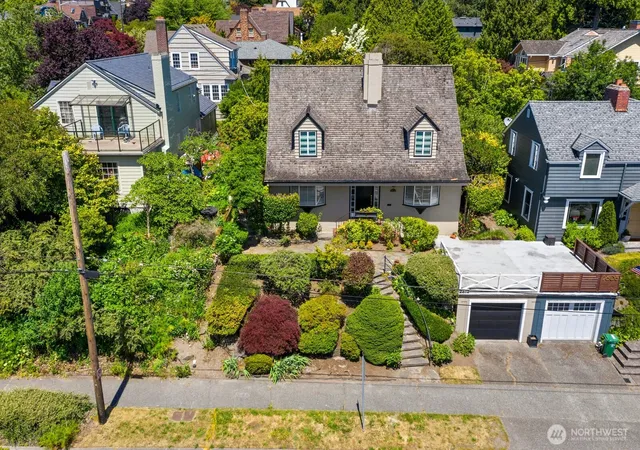Photo 2 of Sale Pending at 2612 W Galer St, Seattle, WA 98199 | MLS# NWM2539977 | Listing updated on 2026-10-01
