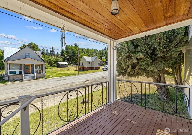 Photo 2 of Single family home for sale at 107 W Montana Ave, Roslyn, WA 98941 | MLS# NWM2540066 | Listing updated on 2026-09-25