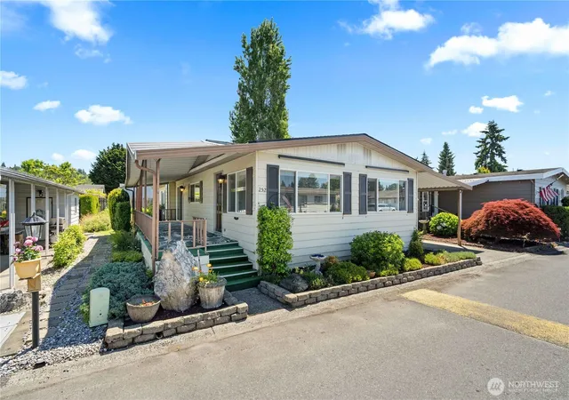 Photo 3 of Manufactured home for sale at 1402 22nd Street Ne #252, Auburn, WA 98002 | MLS# NWM2540122 | Listing updated on 2026-09-22