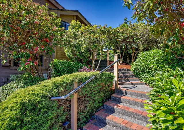 Photo 2 of Sale Pending at 130 Upper Blfs Dr #1, Port Townsend, WA 98368 | MLS# NWM2540126 | Listing updated on 2026-09-24