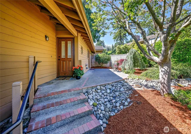 Photo 3 of Sale Pending at 130 Upper Blfs Dr #1, Port Townsend, WA 98368 | MLS# NWM2540126 | Listing updated on 2026-09-24