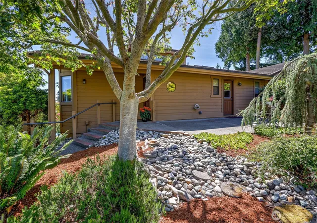 Photo 4 of Sale Pending at 130 Upper Blfs Dr #1, Port Townsend, WA 98368 | MLS# NWM2540126 | Listing updated on 2026-09-24