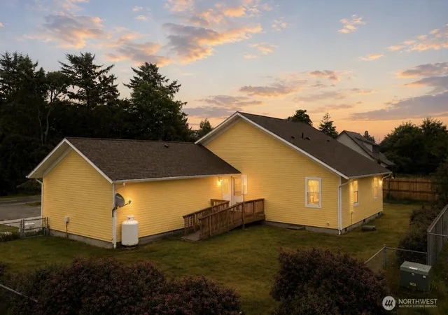 Photo 2 of Single family home for sale at 105 22nd Street Ne, Long Beach, WA 98631 | MLS# NWM2540172 | Listing updated on 2026-09-22