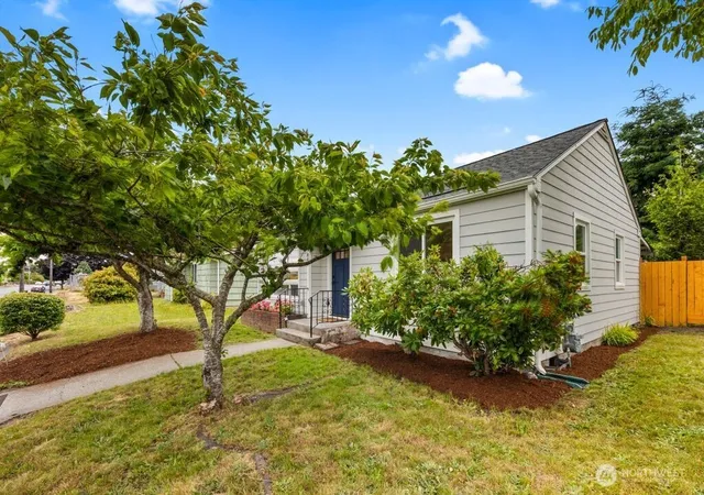 Photo 3 of Single family home for sale at 7843 Yakima Ave, Tacoma, WA 98408 | MLS# NWM2540183 | Listing updated on 2026-09-22