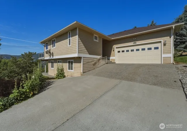 Photo 3 of Sale Pending at 22 Washington St, Manson, WA 98831 | MLS# NWM2540250 | Listing updated on 2026-10-01