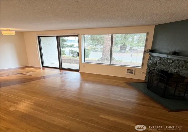 Photo 4 of Condo for sale at 12510 NE 117th Place #B3, Kirkland, WA 98034 | MLS# NWM2540251 | Listing updated on 2026-09-24