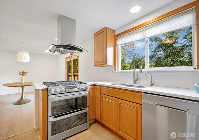 Photo 3 of Single family home for sale at 14260 110th Avenue Ne, Kirkland, WA 98034 | MLS# NWM2540272 | Listing updated on 2026-09-22