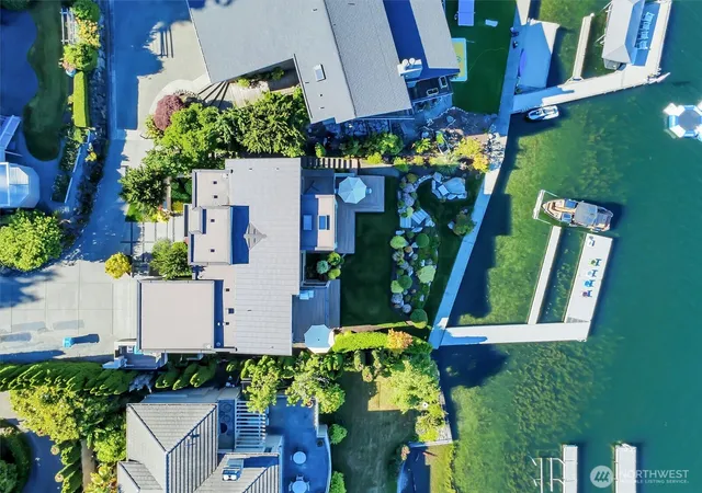 Photo 3 of Sale Pending at 6922 96th Avenue SE, Mercer Island, WA 98040 | MLS# NWM2540286 | Listing updated on 2026-09-25