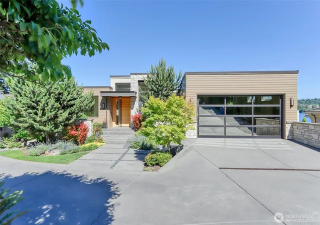 Photo 2 of Sale Pending at 6922 96th Avenue Se, Mercer Island, WA 98040 | MLS# NWM2540286 | Listing updated on 2026-09-25