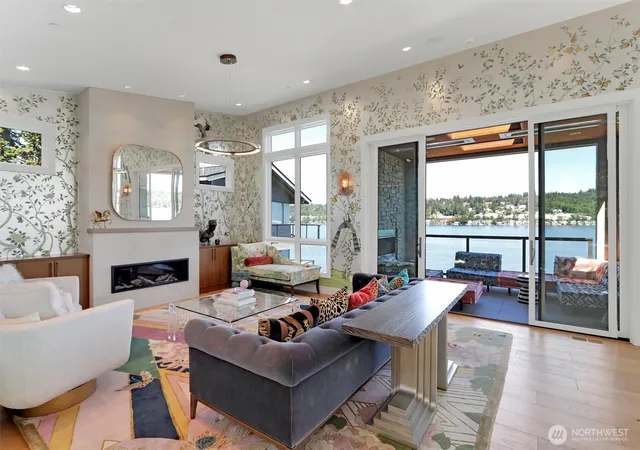 Photo 4 of Sale Pending at 6922 96th Avenue SE, Mercer Island, WA 98040 | MLS# NWM2540286 | Listing updated on 2026-09-25