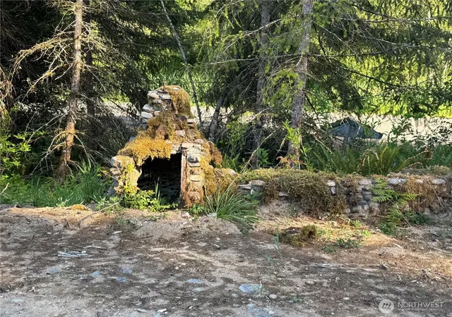 Photo 3 of Sale Pending at 215 Mineral Rd N, Mineral, WA 98355 | MLS# NWM2540318 | Listing updated on 2026-09-29
