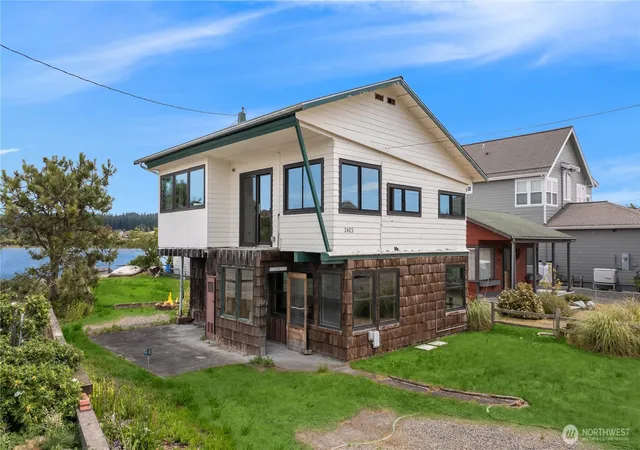 Photo 1 of Single family home for sale at 2403 Sunlight Beach Rd, Clinton, WA 98236 | MLS# NWM2540350 | Listing updated on 2026-09-22