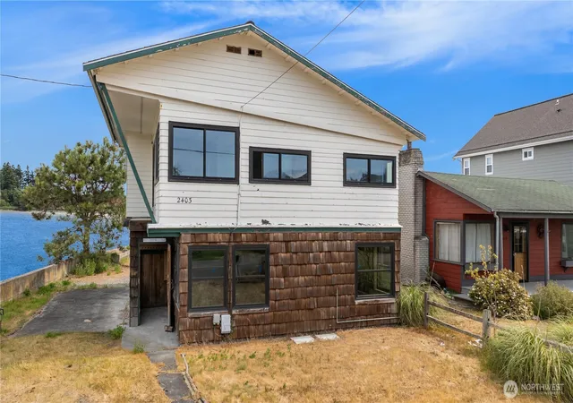 Photo 3 of Single family home for sale at 2403 Sunlight Beach Rd, Clinton, WA 98236 | MLS# NWM2540350 | Listing updated on 2026-09-22