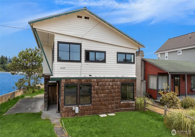 Photo 3 of Single family home for sale at 2403 Sunlight Beach Rd, Clinton, WA 98236 | MLS# NWM2540350 | Listing updated on 2026-09-22
