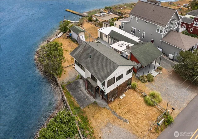 Photo 4 of Single family home for sale at 2403 Sunlight Beach Rd, Clinton, WA 98236 | MLS# NWM2540350 | Listing updated on 2026-09-22