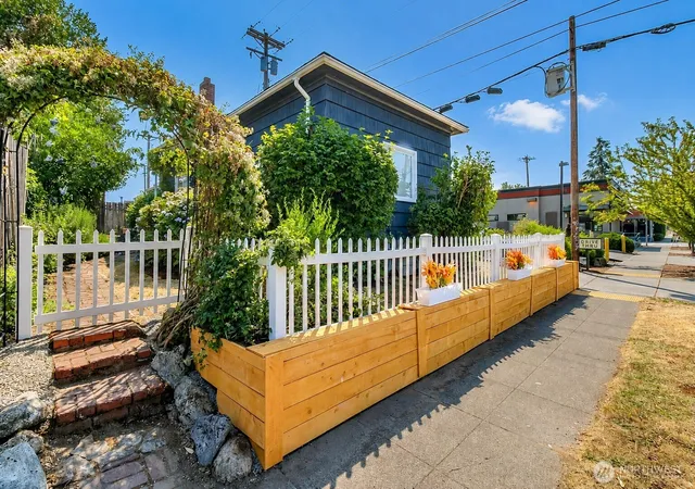 Photo 1 of Single family home for sale at 611 N Junett St, Tacoma, WA 98406 | MLS# NWM2540352 | Listing updated on 2026-09-22