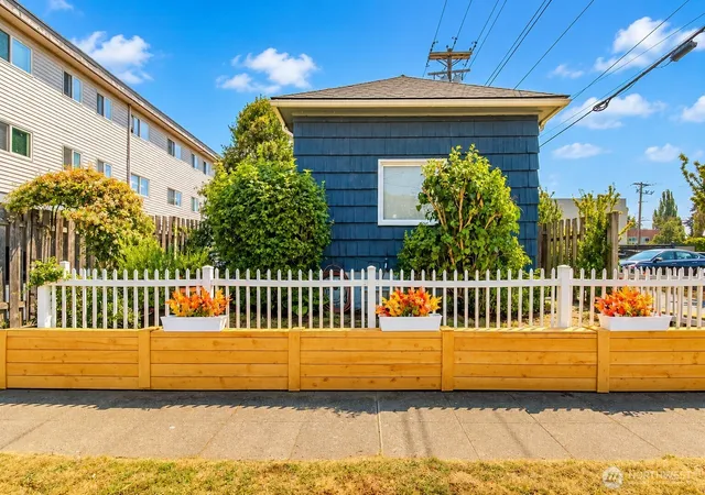 Photo 2 of Single family home for sale at 611 N Junett St, Tacoma, WA 98406 | MLS# NWM2540352 | Listing updated on 2026-09-22