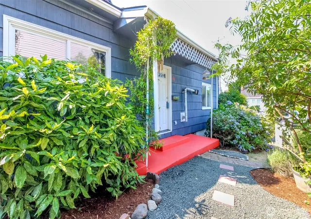 Photo 3 of Condo for sale at 611 N Junett St, Tacoma, WA 98406 | MLS# NWM2540352 | Listing updated on 2026-09-22