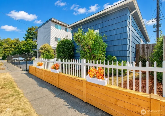 Photo 4 of Condo for sale at 611 N Junett St, Tacoma, WA 98406 | MLS# NWM2540352 | Listing updated on 2026-09-22