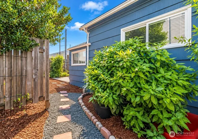 Photo 1 of Single family home for sale at 611 N Junett St, Tacoma, WA 98406 | MLS# NWM2540352 | Listing updated on 2026-10-03