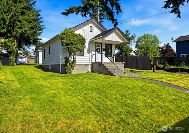 Photo 3 of Single family home for sale at 1608 Cedar St, Everett, WA 98201 | MLS# NWM2540353 | Listing updated on 2026-09-29