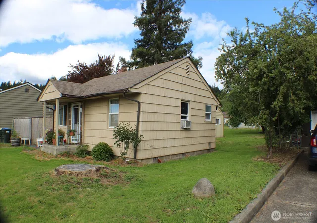 Photo 2 of Single family home for sale at 336 Sw 15th Street, Chehalis, WA 98532 | MLS# NWM2540356 | Listing updated on 2026-09-22