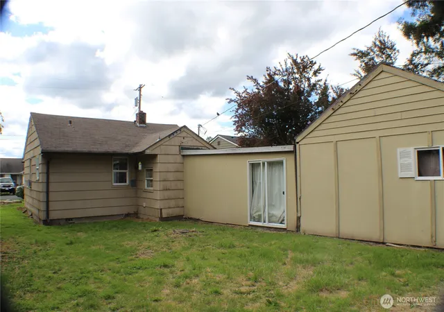 Photo 3 of Single family home for sale at 336 Sw 15th Street, Chehalis, WA 98532 | MLS# NWM2540356 | Listing updated on 2026-09-22