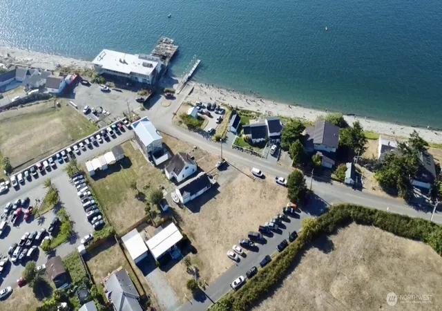 Photo 2 of Manufactured home for sale at 4880 Magellan Dr, Freeland, WA 98249 | MLS# NWM2540405 | Listing updated on 2026-09-22