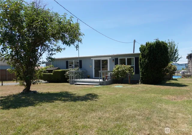 Photo 3 of Manufactured home for sale at 4880 Magellan Dr, Freeland, WA 98249 | MLS# NWM2540405 | Listing updated on 2026-09-22