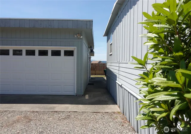 Photo 3 of Manufactured home for sale at 4880 Magellan Dr, Freeland, WA 98249 | MLS# NWM2540405 | Listing updated on 2026-09-22