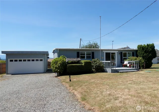 Photo 4 of Manufactured home for sale at 4880 Magellan Dr, Freeland, WA 98249 | MLS# NWM2540405 | Listing updated on 2026-09-22