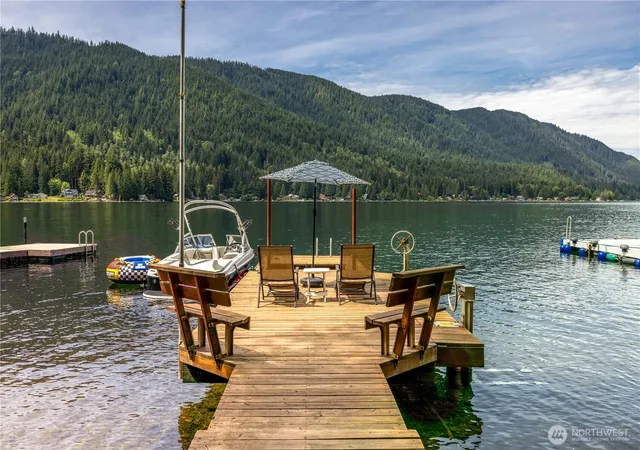 Photo 2 of Sale Pending at 35030 N Shore Dr, Mount Vernon, WA 98274 | MLS# NWM2540430 | Listing updated on 2026-09-29