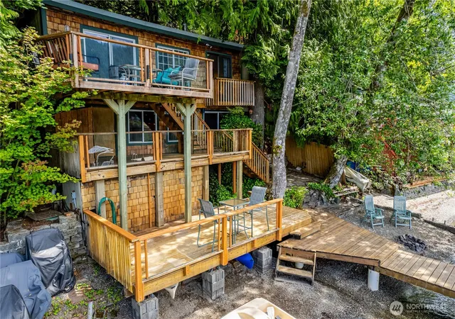 Photo 3 of Sale Pending at 35030 N Shore Dr, Mount Vernon, WA 98274 | MLS# NWM2540430 | Listing updated on 2026-09-29