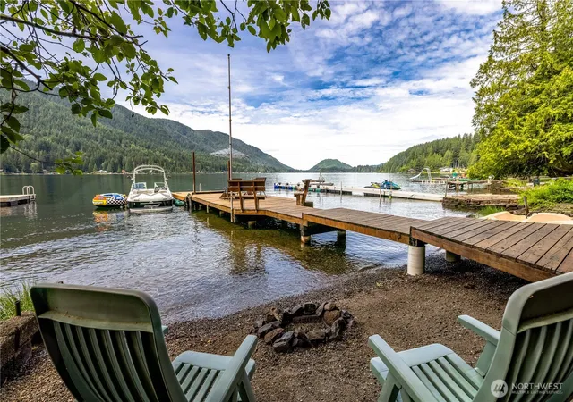 Photo 3 of Sale Pending at 35030 N Shore Dr, Mount Vernon, WA 98274 | MLS# NWM2540430 | Listing updated on 2026-09-29