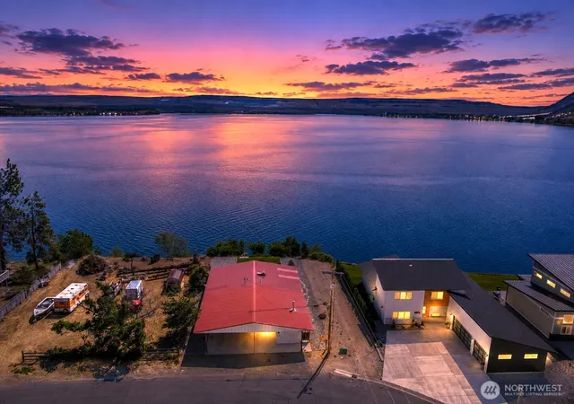 Photo 1 of Single family home for sale at 622 S 1st Street, Brewster, WA 98812 | MLS# NWM2540448 | Listing updated on 2026-09-22