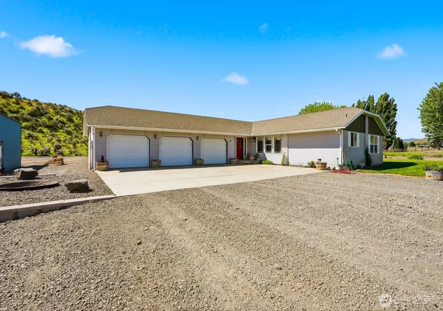 Photo 2 of Single family home for sale at 15180 Cottonwood Cyn Rd, Yakima, WA 98908 | MLS# NWM2540452 | Listing updated on 2026-09-22
